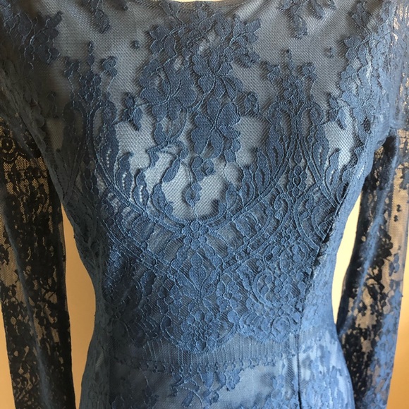 Free People Long-Sleeved Lace Dress. Fully-lined with back zipper-and v-back. - Picture 3 of 12